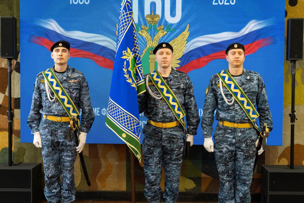 Евгений Тюхаев поздравил судебных приставов России с юбилеем Федеральной службы Евгений Тюхаев поздравил судебных приставов России с юбилеем Федеральной службы