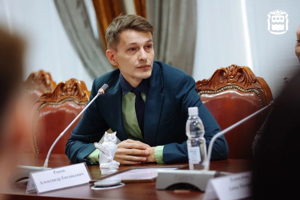 Творцы нашего будущего: заслуженные педагоги Приамурья собрались за одним столом Творцы нашего будущего: заслуженные педагоги Приамурья собрались за одним столом