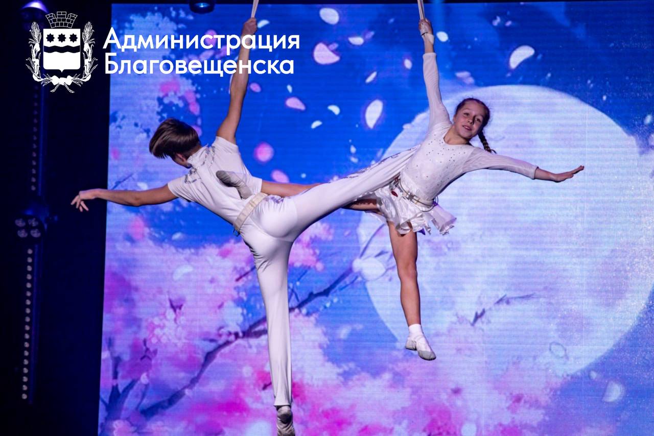 «Ваш труд требует огромной мудрости»: заместитель мэра Благовещенска поздравил судебных приставов со 160-летием ведомства «Ваш труд требует огромной мудрости»: заместитель мэра Благовещенска поздравил судебных приставов со 160-летием ведомства