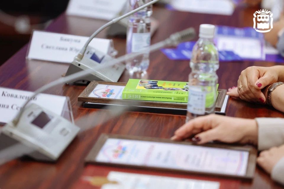 Творцы нашего будущего: заслуженные педагоги Приамурья собрались за одним столом Творцы нашего будущего: заслуженные педагоги Приамурья собрались за одним столом