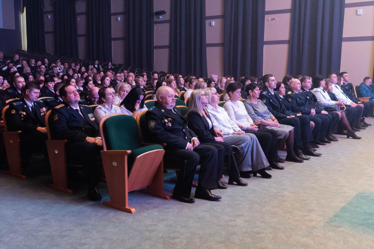 Евгений Тюхаев поздравил судебных приставов России с юбилеем Федеральной службы Евгений Тюхаев поздравил судебных приставов России с юбилеем Федеральной службы