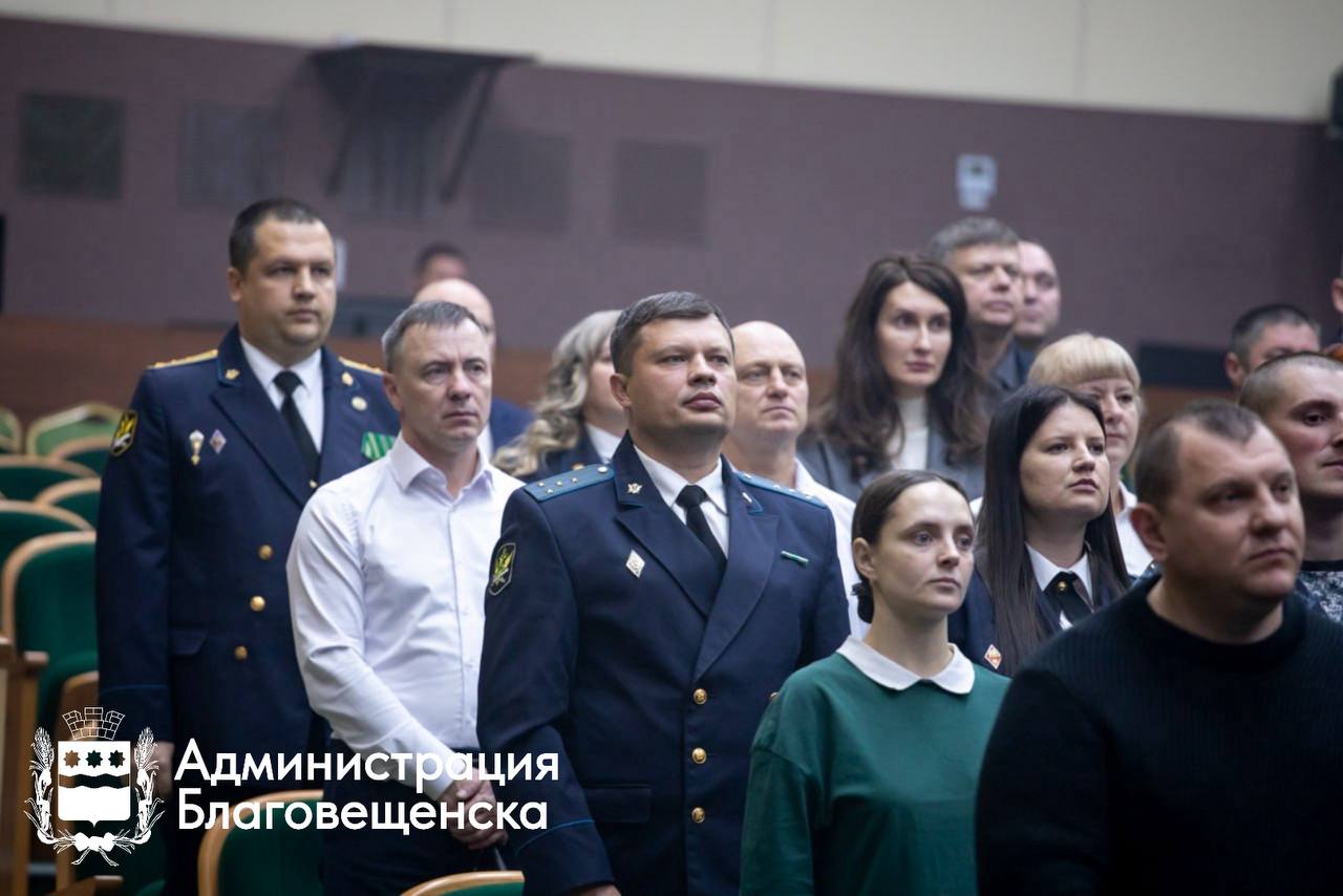 «Ваш труд требует огромной мудрости»: заместитель мэра Благовещенска поздравил судебных приставов со 160-летием ведомства «Ваш труд требует огромной мудрости»: заместитель мэра Благовещенска поздравил судебных приставов со 160-летием ведомства