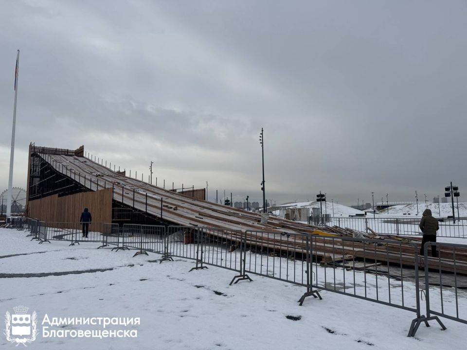 Амурская горка-гигант: катание с декабря и только на «ватрушках»