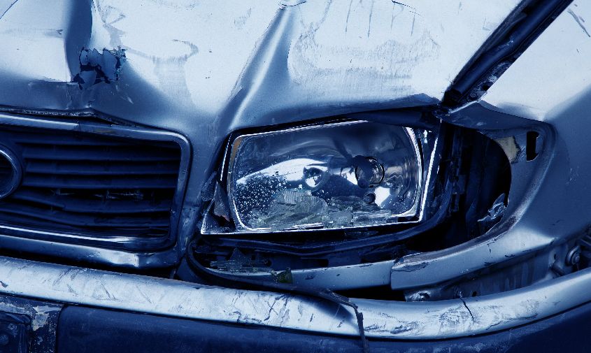 В Свободненском районе водитель сбил 13-летнюю девочку-пешехода, а потом врезался в столб