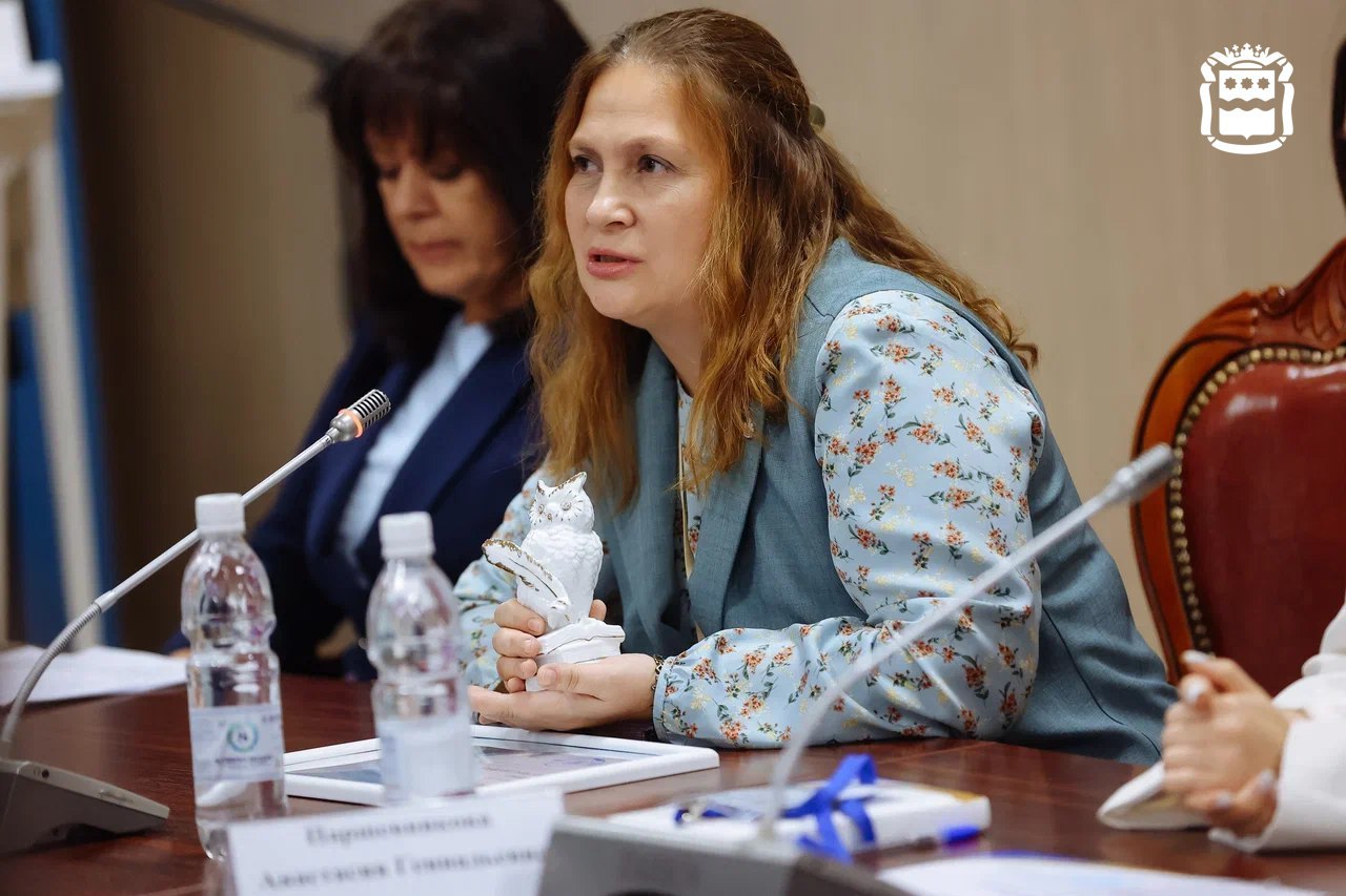 Творцы нашего будущего: заслуженные педагоги Приамурья собрались за одним столом Творцы нашего будущего: заслуженные педагоги Приамурья собрались за одним столом