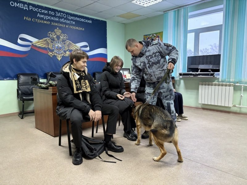 Старшеклассники Циолковского познакомились с работой полиции