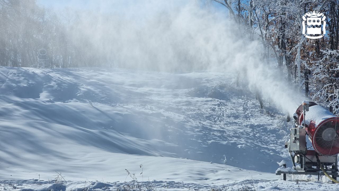Горнолыжный центр «Белогорье» первый на Дальнем Востоке открыл свои двери для горнолыжников и сноубордистов Горнолыжный центр «Белогорье» первый на Дальнем Востоке открыл свои двери для горнолыжников и сноубордистов