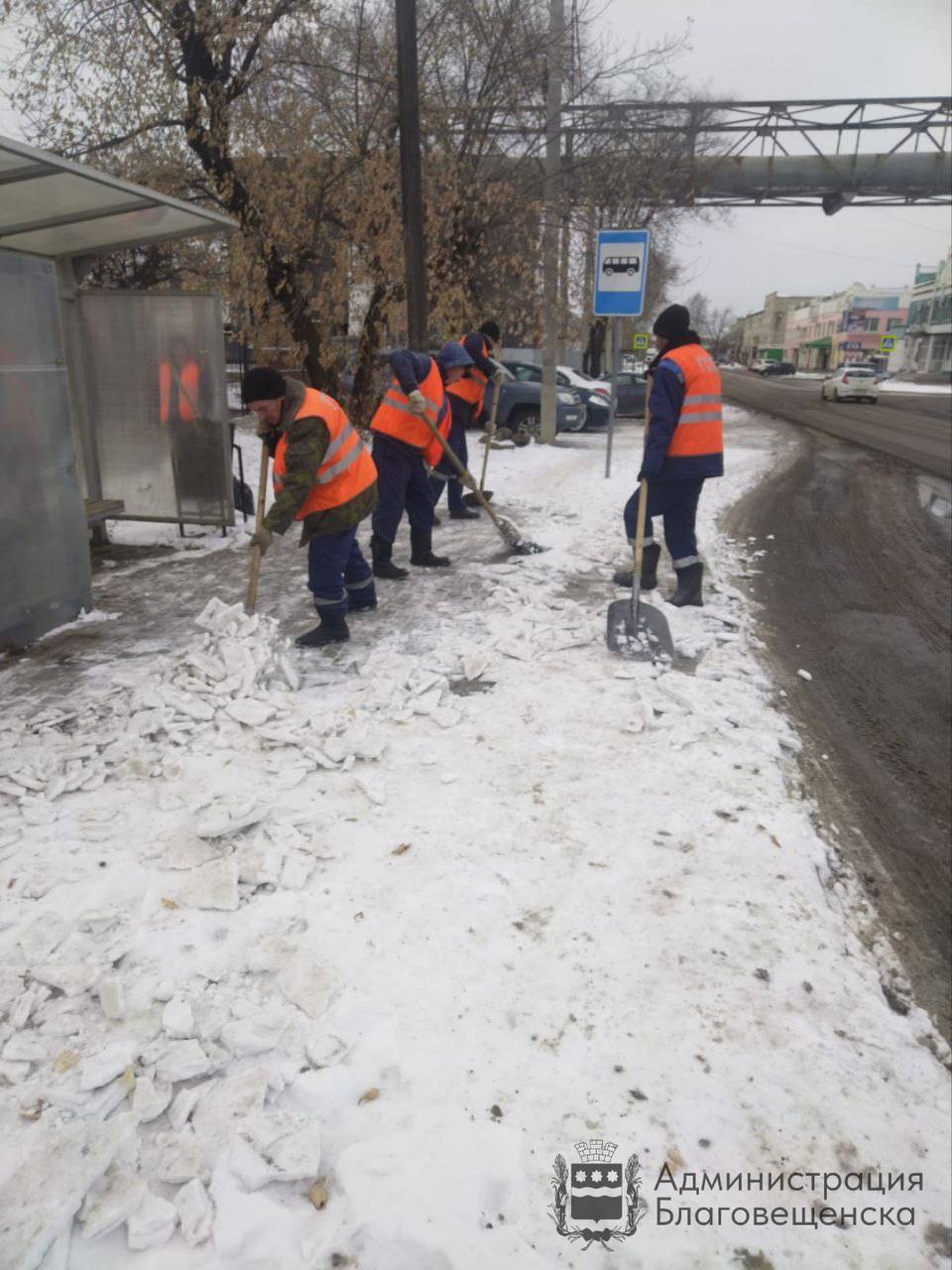 Трактор, грейдер, «Соболь»: спецтехника помогла ГСТК очистить около 80 километров тротуаров и более 100 остановок Трактор, грейдер, «Соболь»: спецтехника помогла ГСТК очистить около 80 километров тротуаров и более 100 остановок