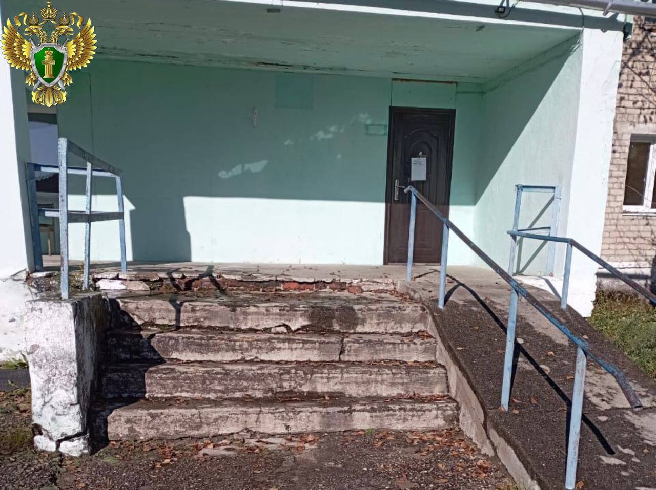 В Михайловском районе прокуратура потребовала отремонтировать здание сельской участковой больницы