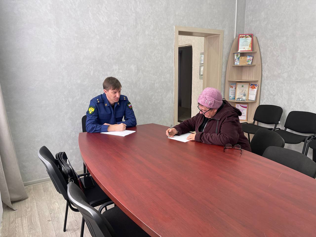 Прокурор Ромненского района провел личный прием граждан в населенных пунктах Ромненского муниципального округа Прокурор Ромненского района провел личный прием граждан в населенных пунктах Ромненского муниципального округа