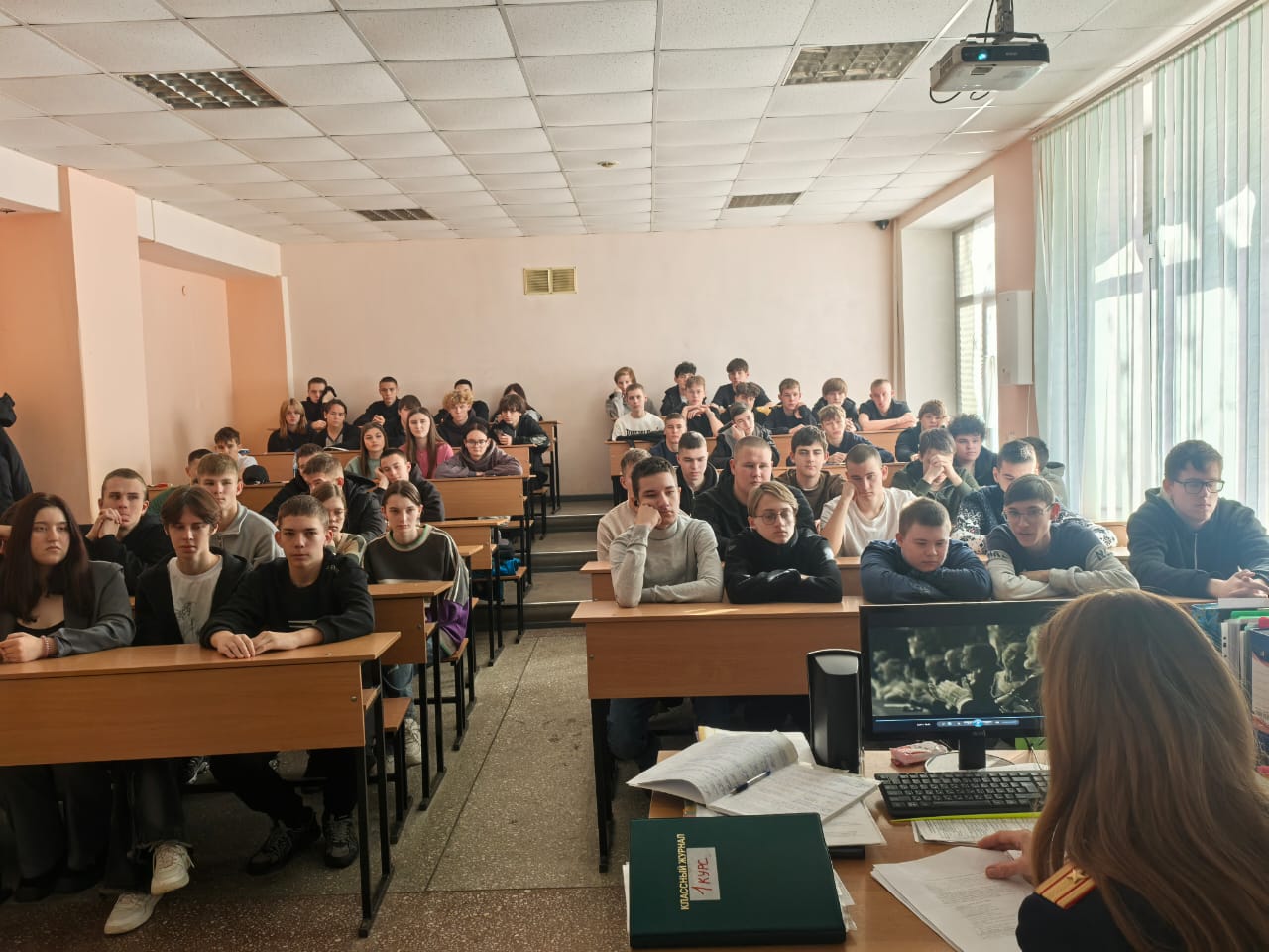 Сотрудница следственного управления выступила с лекцией для студентов Амурского колледжа строительства и жилищно-коммунального хозяйства
