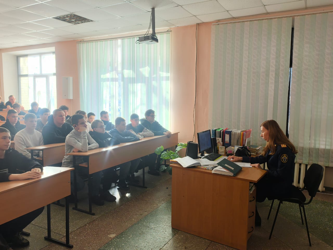 Сотрудница следственного управления выступила с лекцией для студентов Амурского колледжа строительства и жилищно-коммунального хозяйства Сотрудница следственного управления выступила с лекцией для студентов Амурского колледжа строительства и жилищно-коммунального хозяйства