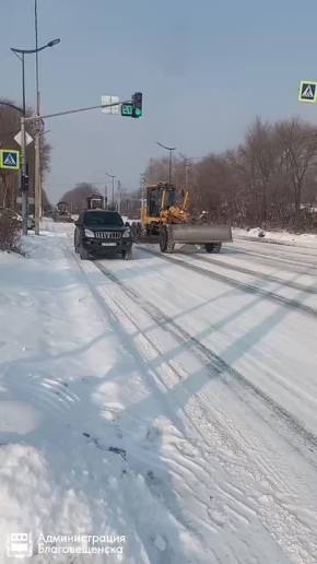 За прошедшие сутки сотрудник ГСТК использовали около 250 тонн реагента, чтобы устранить наледь на городских дорогах