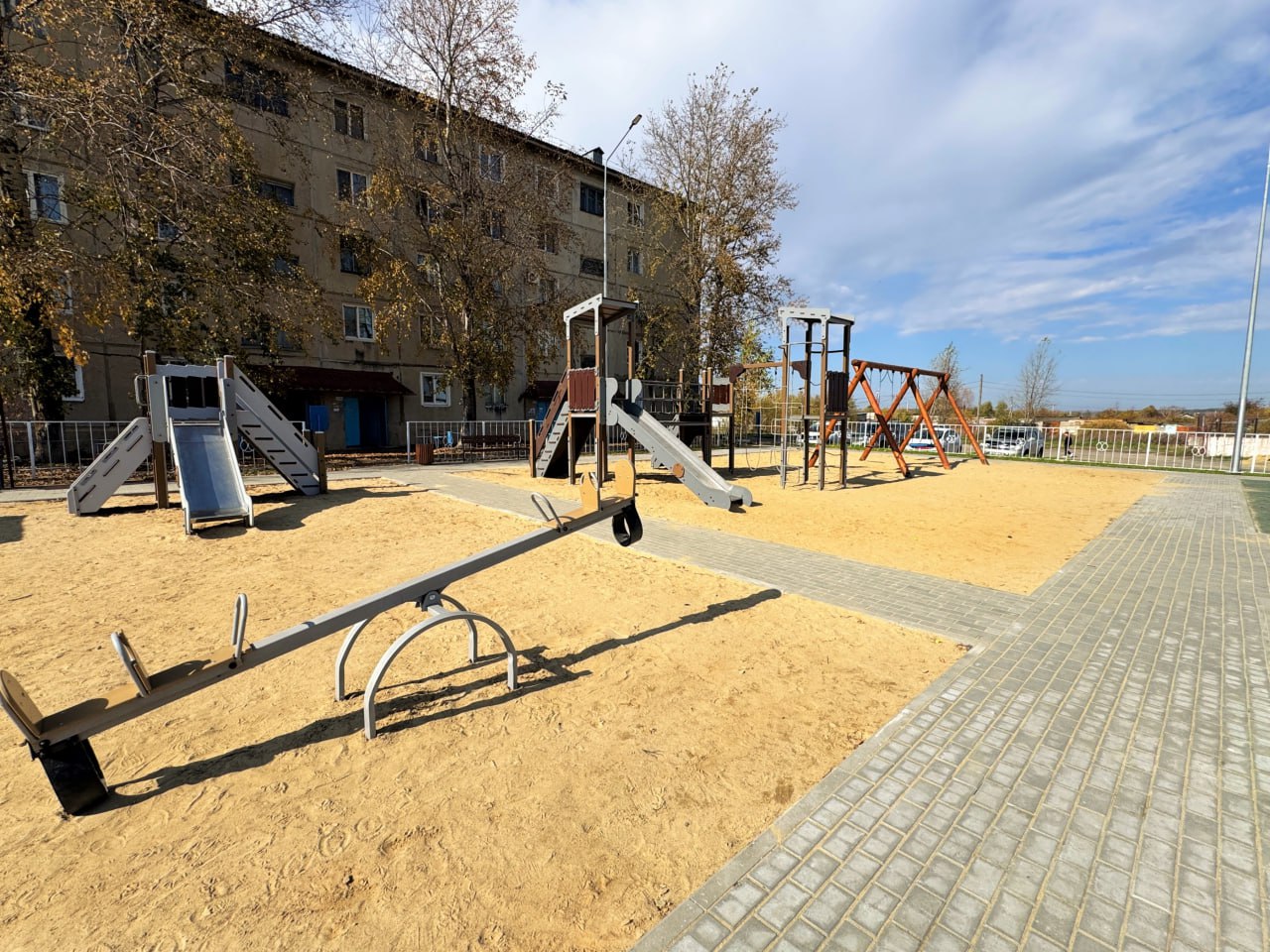 В Екатеринославке завершено благоустройство новой детской площадки В Екатеринославке завершено благоустройство новой детской площадки