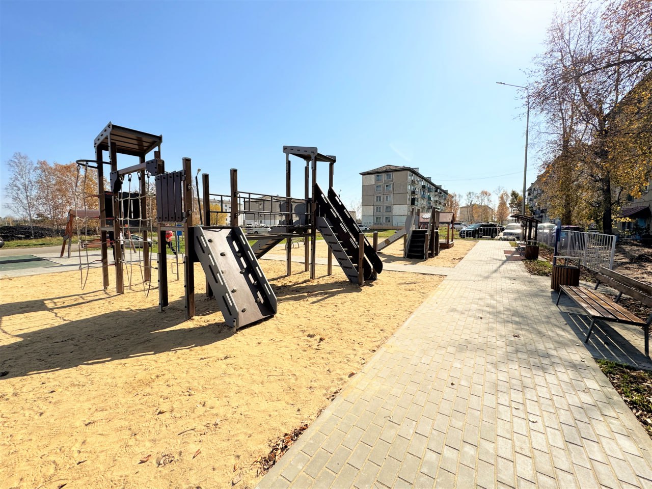 В Екатеринославке завершено благоустройство новой детской площадки В Екатеринославке завершено благоустройство новой детской площадки