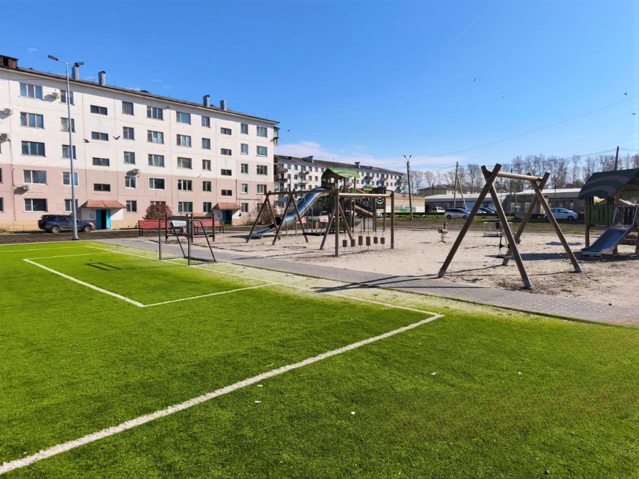 В Екатеринославке завершено благоустройство новой детской площадки В Екатеринославке завершено благоустройство новой детской площадки