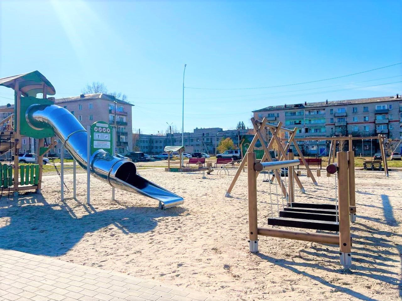 В Екатеринославке завершено благоустройство новой детской площадки В Екатеринославке завершено благоустройство новой детской площадки