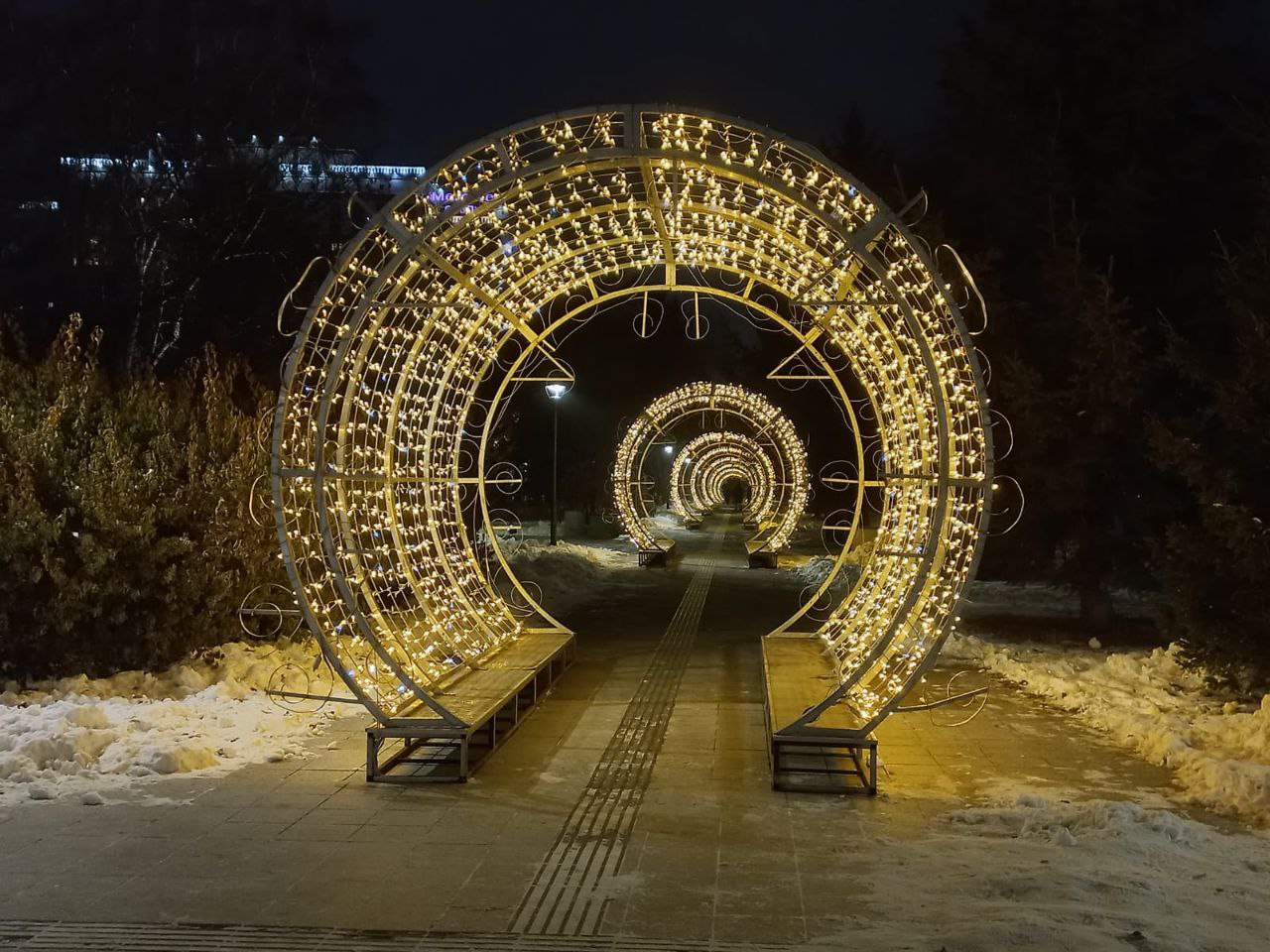 Благовещенск продолжает готовиться к Новому году Благовещенск продолжает готовиться к Новому году