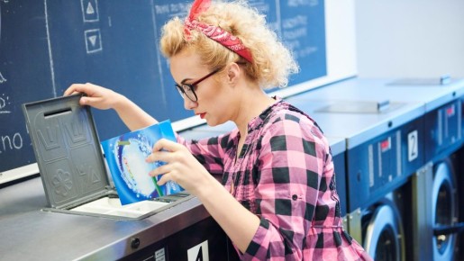 Самый дешевый порошок мигом отмоет пятна: хитрый трюк для ушлых хозяек