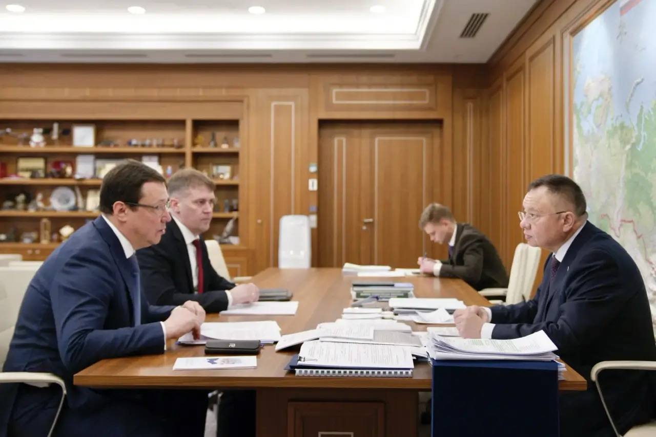 Министр строительства и ЖКХ РФ Ирек Файзуллин провел совещание по вопросам развития инфраструктурного и жилищного строительства Хабаровского края