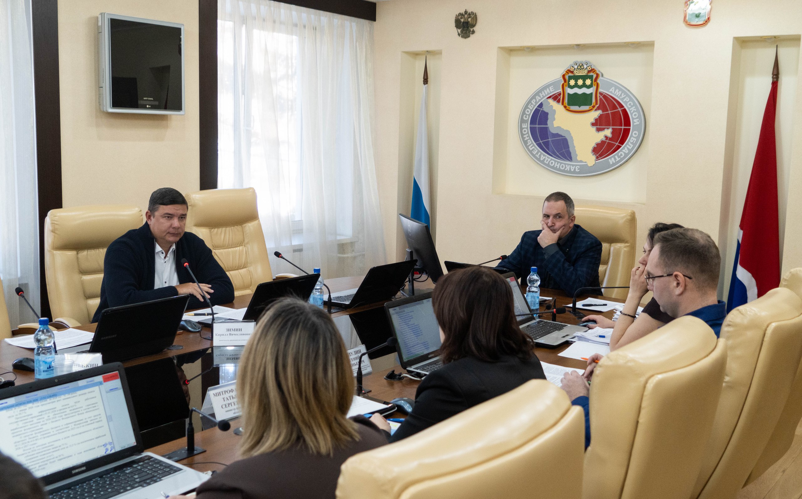 Вопрос состояния амурских дорог и мостов, а также перспективы на 2026 год обсудили амурские депутаты