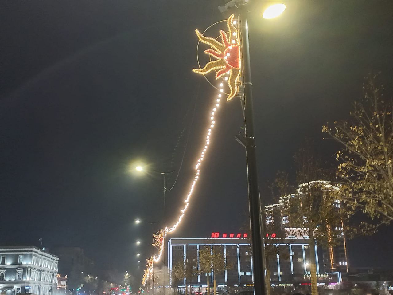 Благовещенск продолжает готовиться к Новому году Благовещенск продолжает готовиться к Новому году