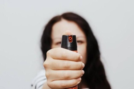 В Октябрьском районе местная жительница привлечена к уголовной ответственности за распыление газового перцового баллончика в лицо сотрудникам полиции