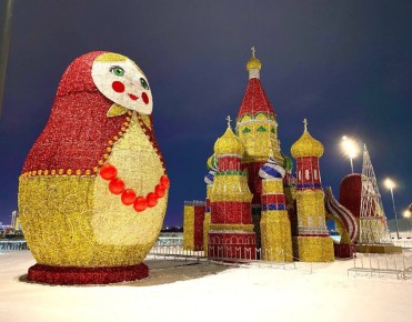 В Благовещенске на площади Ленина уже очень красиво