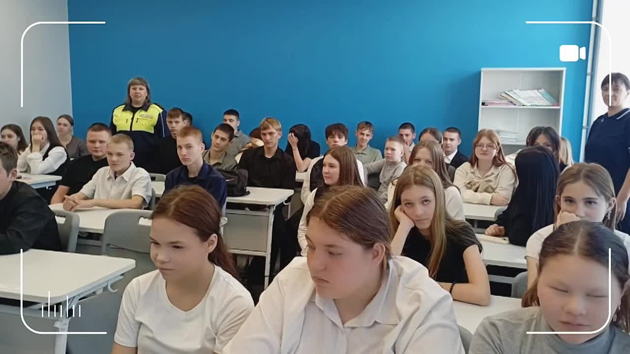 Госавтоинспекторы ОМВД России «Магдагачинский» провели для старшеклассников школ № 2 и № 3 «Краш-курс»