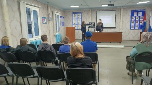 Бурейские полицейские провели «День открытых дверей» для юнармейцев