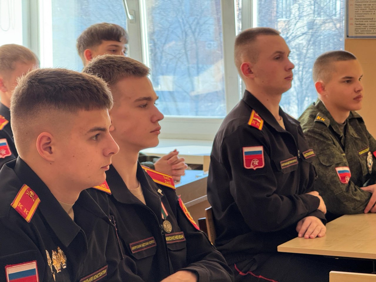 Сотрудник отдела криминалистики провел занятие с учащимися кадетской школы «Амурский кадетский корпус имени Героя Советского Союза генерал-майора Ю.В. Кузнецова»