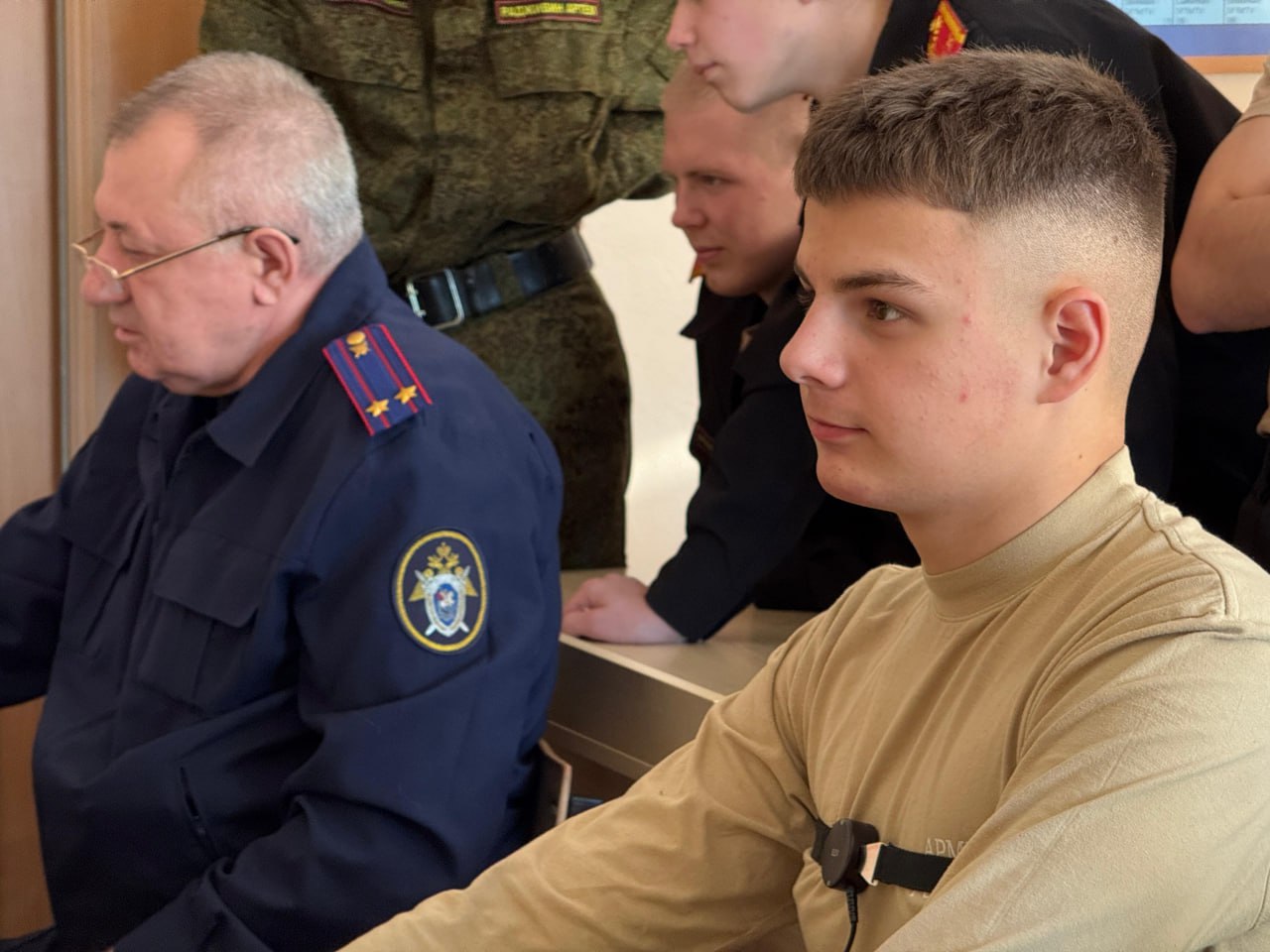 Сотрудник отдела криминалистики провел занятие с учащимися кадетской школы «Амурский кадетский корпус имени Героя Советского Союза генерал-майора Ю.В. Кузнецова» Сотрудник отдела криминалистики провел занятие с учащимися кадетской школы «Амурский кадетский корпус имени Героя Советского Союза генерал-майора Ю.В. Кузнецова»