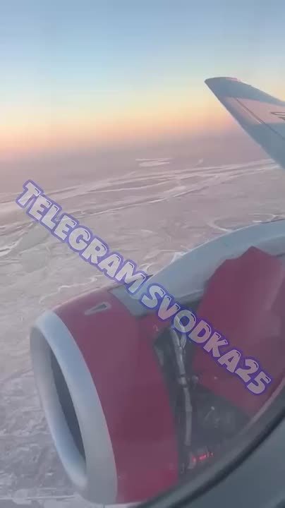 У самолета Владивосток — Благовещенск, который утром 15 ноября летел в столицу Приамурья и экстренно сел в Хабаровске, оторвало обшивку