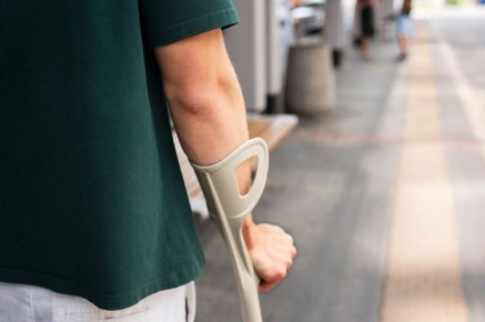 Жителю Белогорска, который поскользнулся и получил перелом, выплатят 200 000 рублей