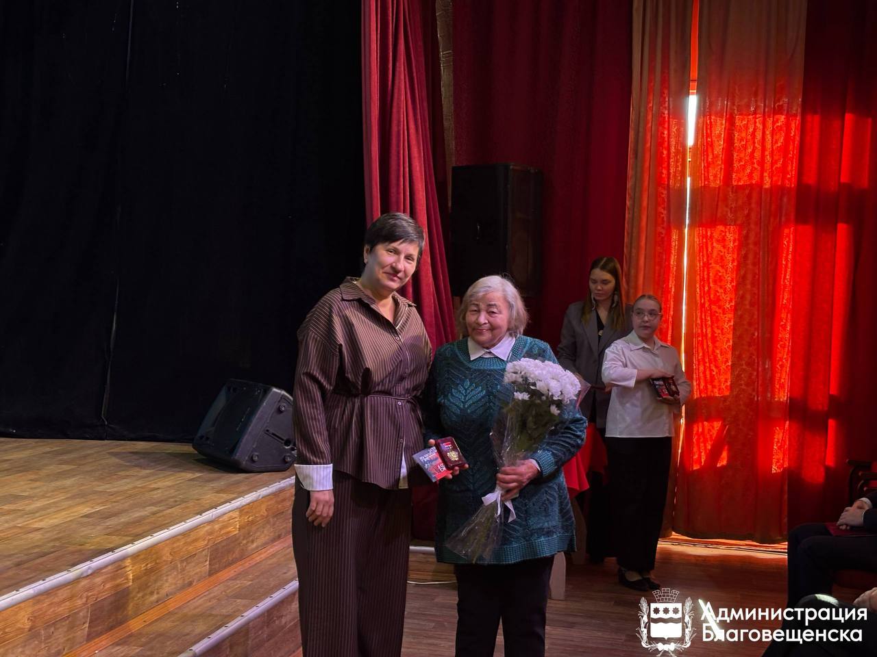 30 жителей Благовещенка получили награды за «Стройку Века» 30 жителей Благовещенка получили награды за «Стройку Века»