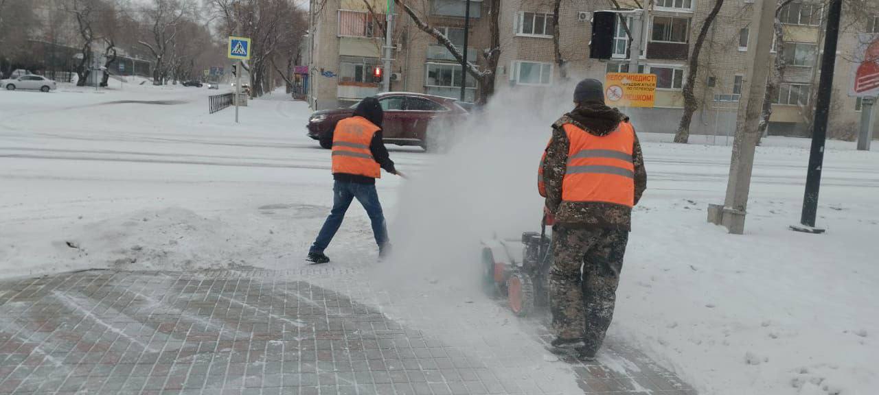 Сотрудники ГСТК активно борются с последствиями снегопада в Благовещенске Сотрудники ГСТК активно борются с последствиями снегопада в Благовещенске