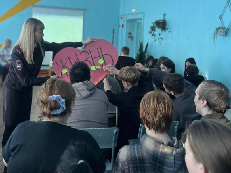 В преддверии Дня памяти дорожные полицейские и представители различных заинтересованных ведомств провели для общественности широкомасштабные пропагандистские акции и мероприятия в память о жертвах дорожных трагедий, а в... В преддверии Дня памяти дорожные полицейские и представители различных заинтересованных ведомств провели для общественности широкомасштабные пропагандистские акции и мероприятия в память о жертвах дорожных трагедий, а в...