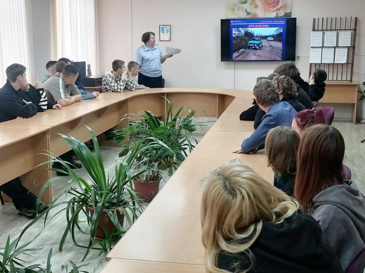 В преддверии Дня памяти дорожные полицейские и представители различных заинтересованных ведомств провели для общественности широкомасштабные пропагандистские акции и мероприятия в память о жертвах дорожных трагедий, а в... В преддверии Дня памяти дорожные полицейские и представители различных заинтересованных ведомств провели для общественности широкомасштабные пропагандистские акции и мероприятия в память о жертвах дорожных трагедий, а в...