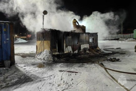 В сгоревшем сторожевом вагончике в Тынде нашли погибшего мужчину