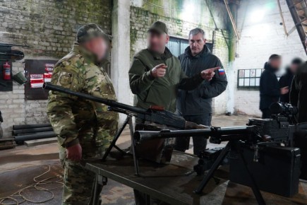 Василий Орлов во время командировки в ДНР встретился с амурскими военными в зоне СВО