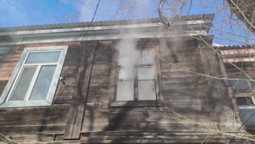 17 ноября на центральный пункт пожарной связи г. Благовещенска поступило сообщение о возгорании в двухэтажном частично жилом доме по улице Зейской