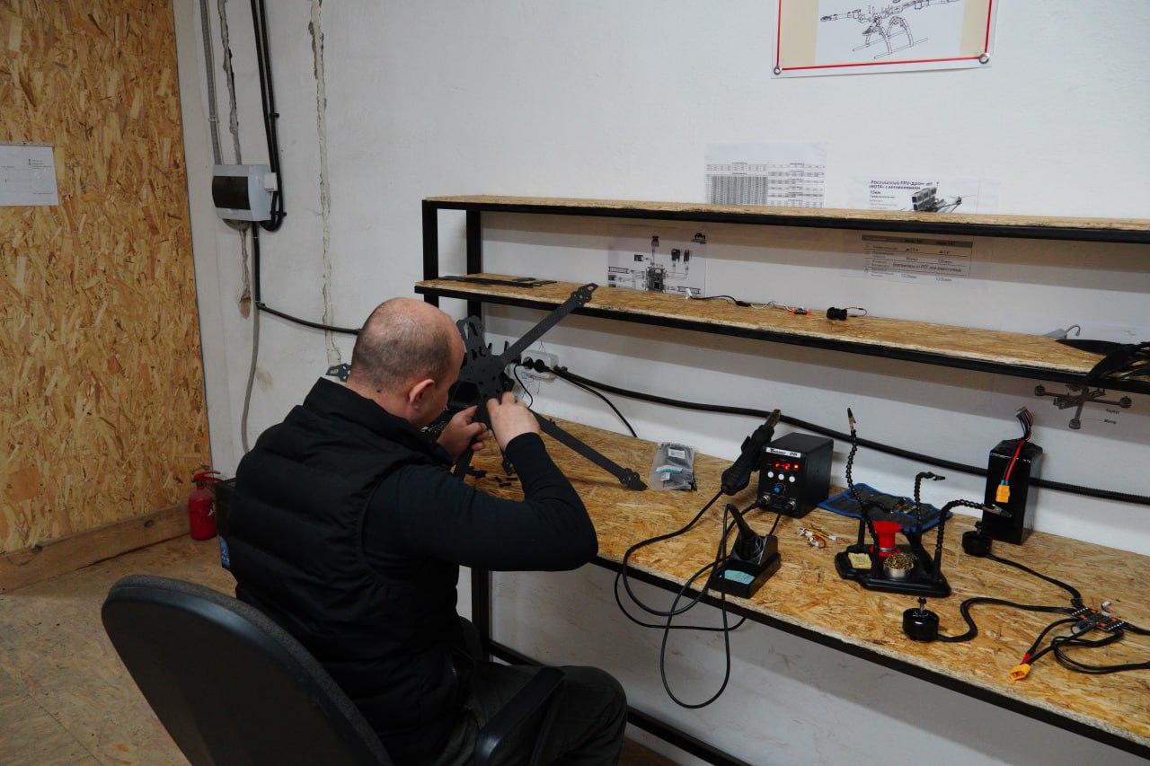 Василий Орлов во время командировки в ДНР встретился с амурскими военными в зоне СВО Василий Орлов во время командировки в ДНР встретился с амурскими военными в зоне СВО