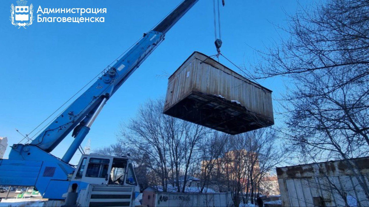 56 гаражей «нелегалов» демонтировали в Благовещенске с начала года 56 гаражей «нелегалов» демонтировали в Благовещенске с начала года