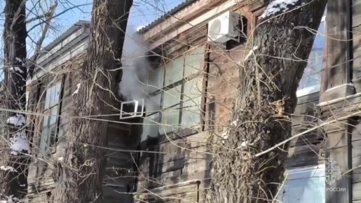 Спустя четыре дня в Благовещенске вновь загорелся двухэтажный полурасселенный барак на Зейской