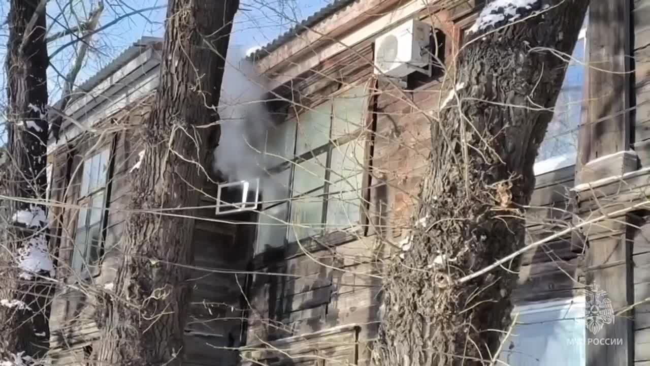 Спустя четыре дня в Благовещенске вновь загорелся двухэтажный полурасселенный барак на Зейской