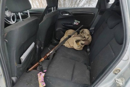Амурчанин «просто так» возил в своем автомобиле нелегальный заряженный карабин