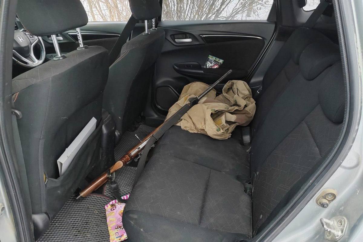 Амурчанин «просто так» возил в своем автомобиле нелегальный заряженный карабин