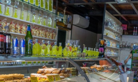 Множество «просрочки» и товары без документов обнаружили в одном из магазинов в амурском поселке