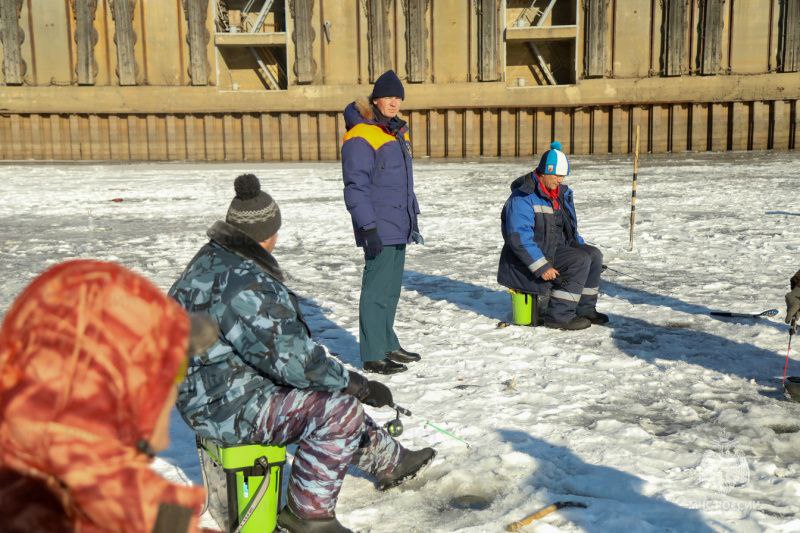 Выходить на лед чрезвычайно опасно Выходить на лед чрезвычайно опасно