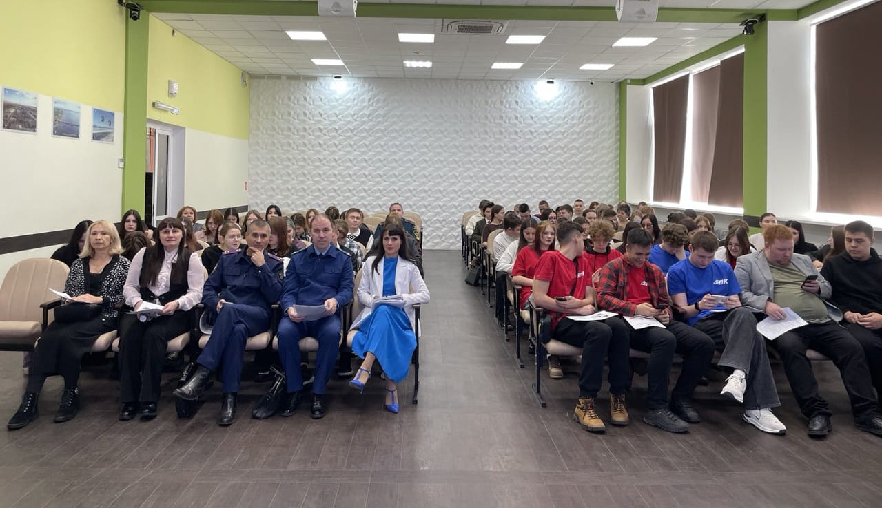 Офицер следственного управления Следственного комитета Российской Федерации по Амурской области принял участие в региональном форуме "Что я знаю о коррупции? Моё отношение к коррупции" Офицер следственного управления Следственного комитета Российской Федерации по Амурской области принял участие в региональном форуме "Что я знаю о коррупции? Моё отношение к коррупции"